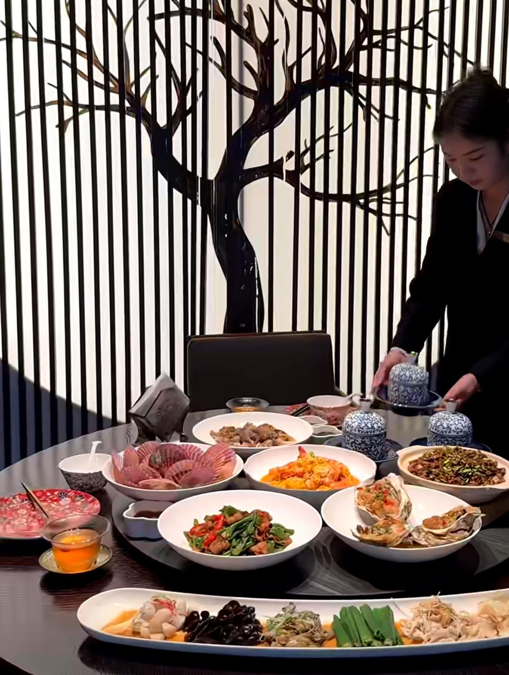 西部某省会城市的一家高端餐厅，统计数据显示：2024年客户用酒，茅台占比55％