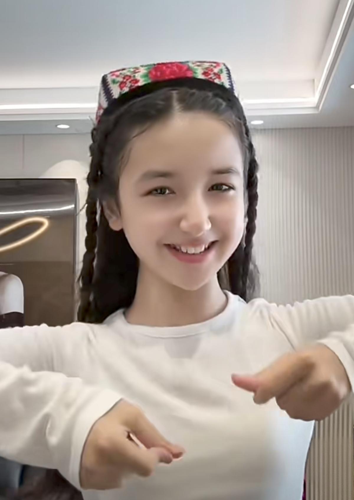 你觉得这个新疆小女孩像佟丽娅吗？