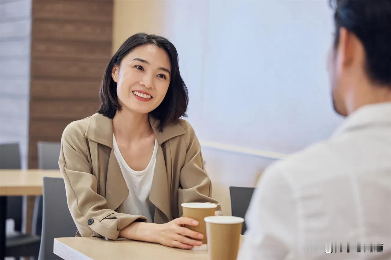 五十岁的女人找老伴，最看重的往往不再是浪漫的爱情，而是“舒心的陪伴”与“实在的依