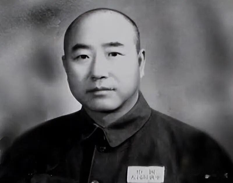 1949年董其武发动绥远起义时，他的长子董呈祥滞留在重庆，随即被国民党当局抓捕