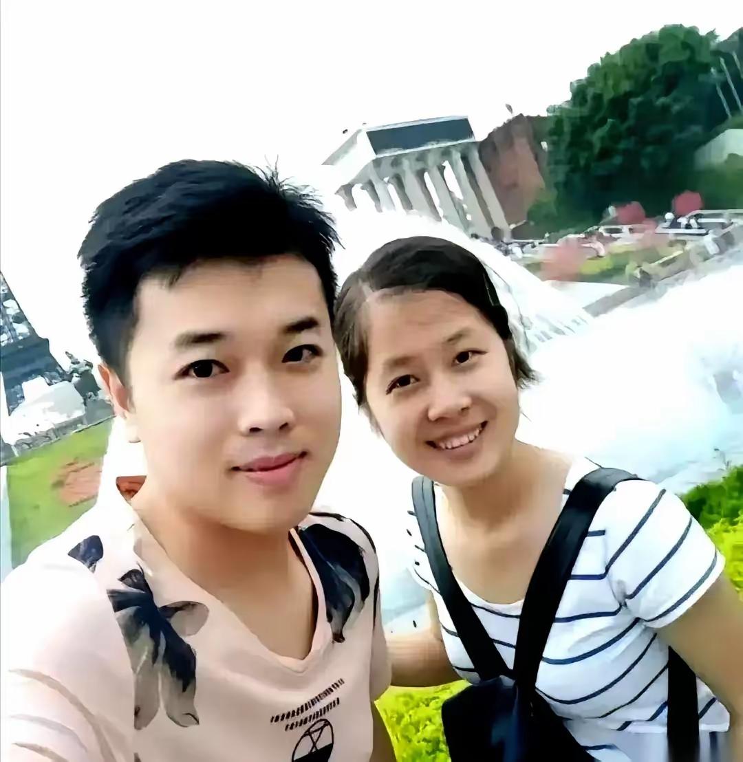 广西小伙邓有才，鼓足勇气跟心动的姑娘表白。姑娘没说话，抬手撩开头发，一道蜈蚣