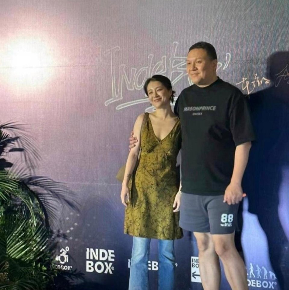 事实证明还是头发放下来好看