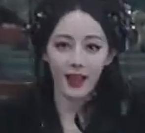 2026年4月6日，迪丽热巴在综艺录制与影视拍摄的双重行程中，展现了“上一秒唱跳