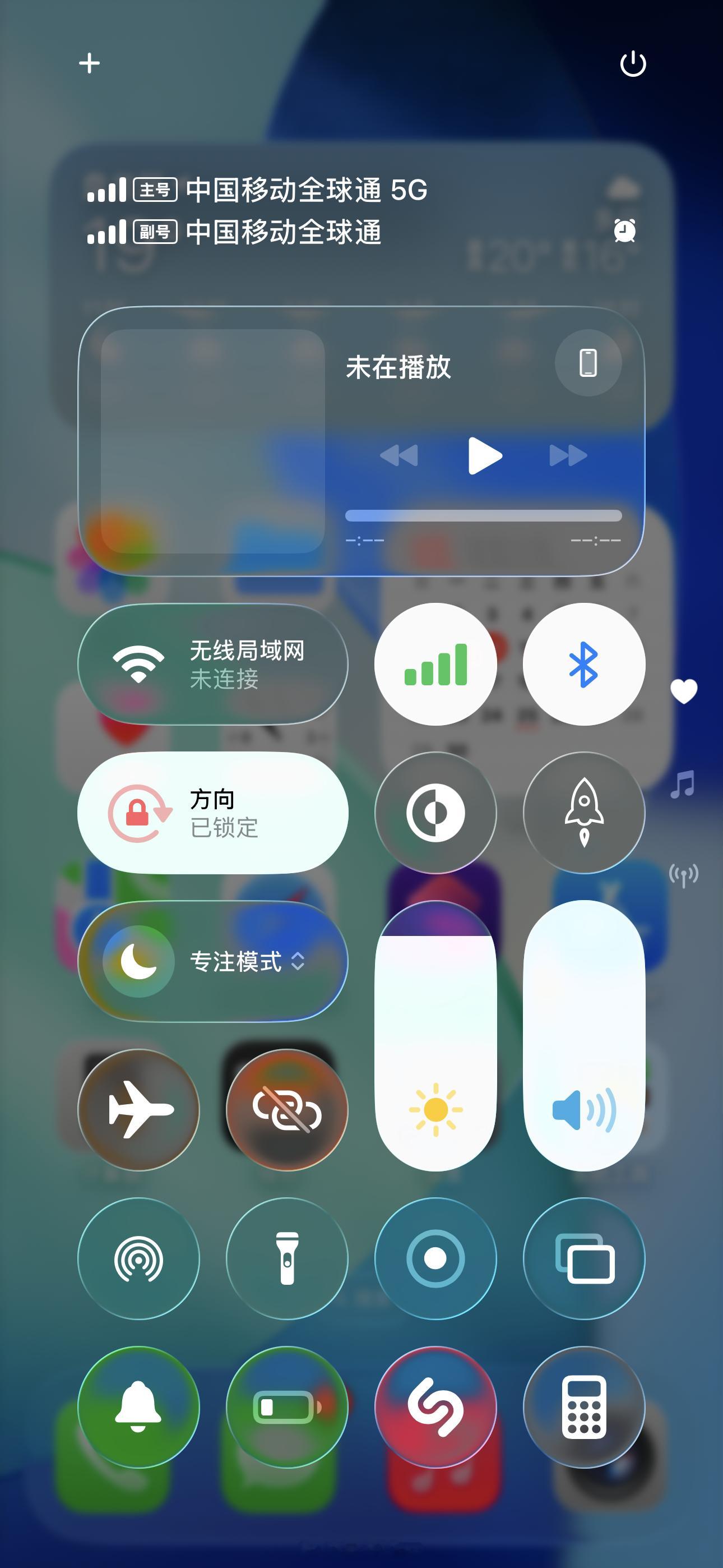 苹果卓里卓气别尬黑，我安卓不比这iOS26好看，单看这控制中心叠加背景乱七八糟