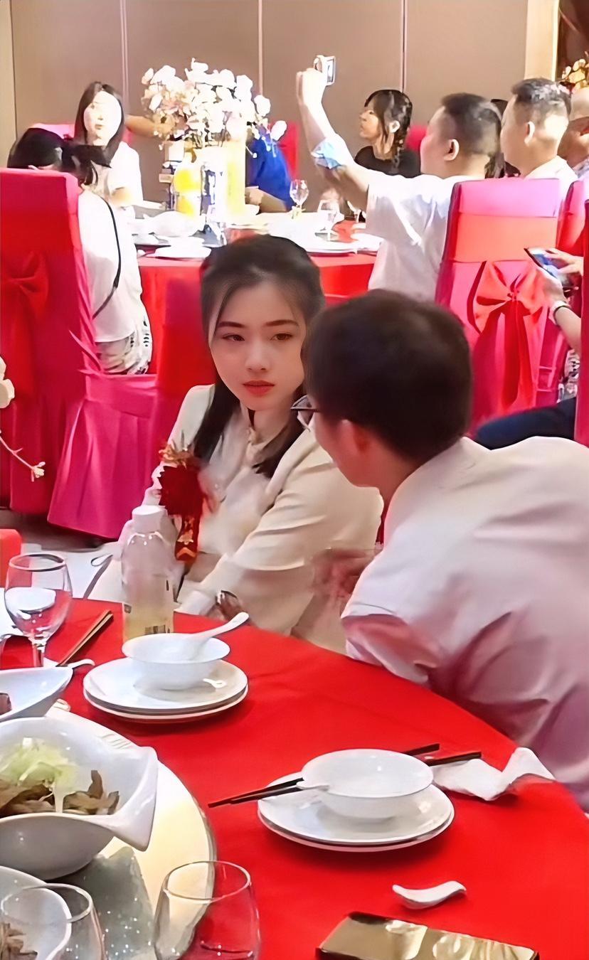 这姑娘旺夫相，不知道便宜了哪个男人？