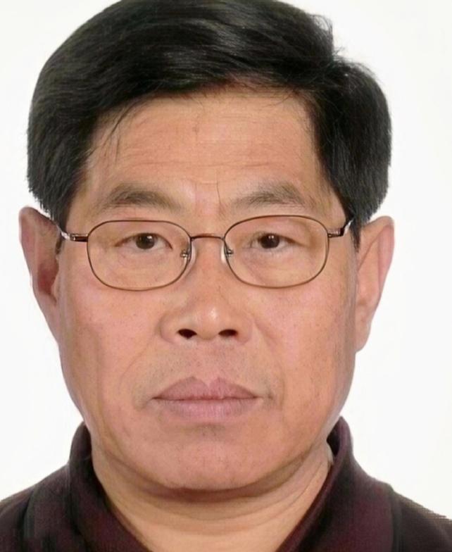 郭万钧，中国“东风”型导弹的总设计师，被判以向外国泄露国家秘密的罪名，于2007