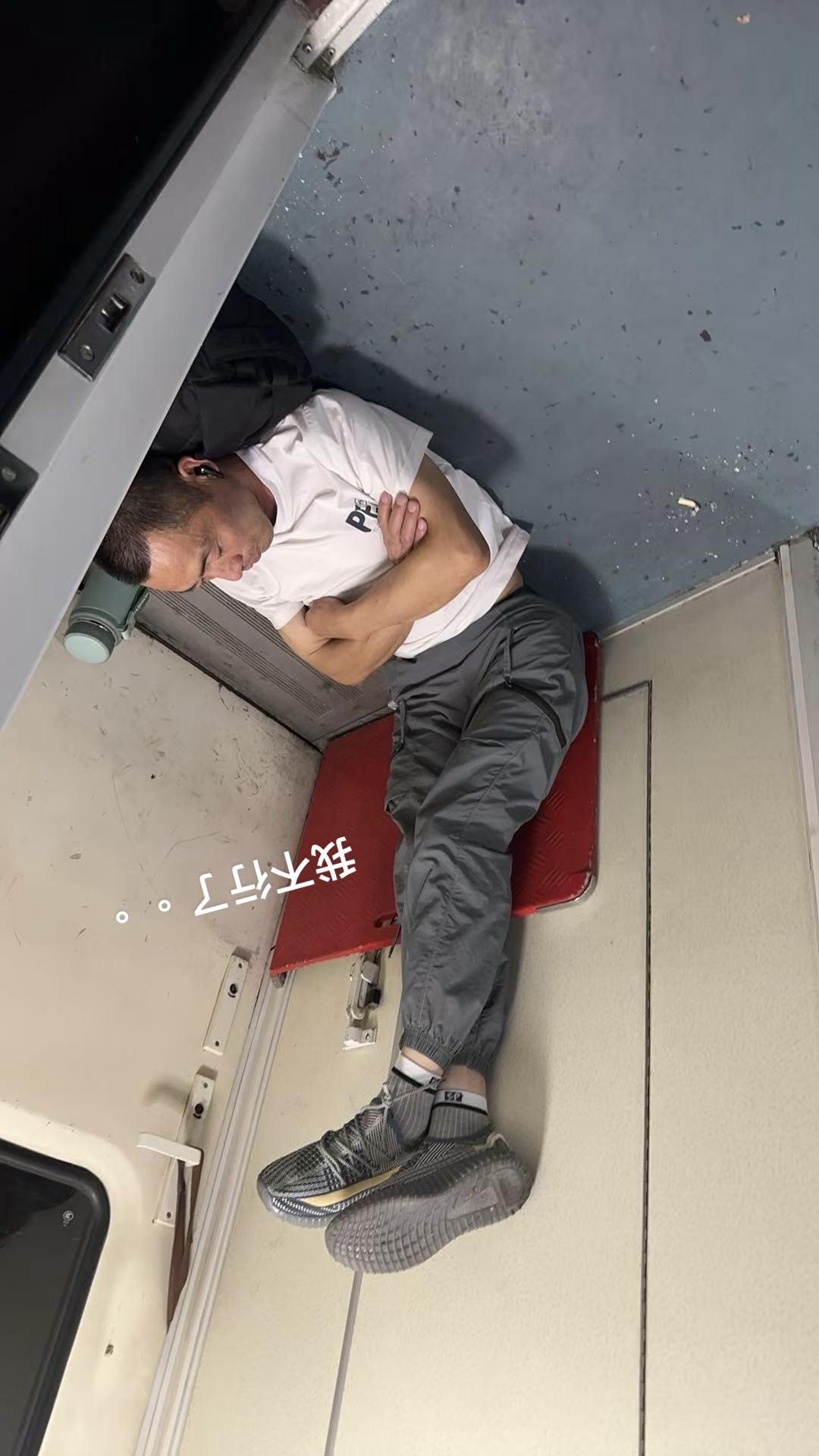 我要笑死了哈哈哈哈哈睡觉