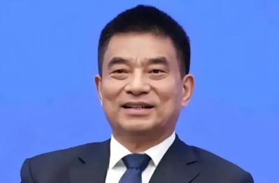 “现在的猪肉怎么越来越没肉香味了？”面对无数老百姓的困惑，“饲料大王”刘永好用一