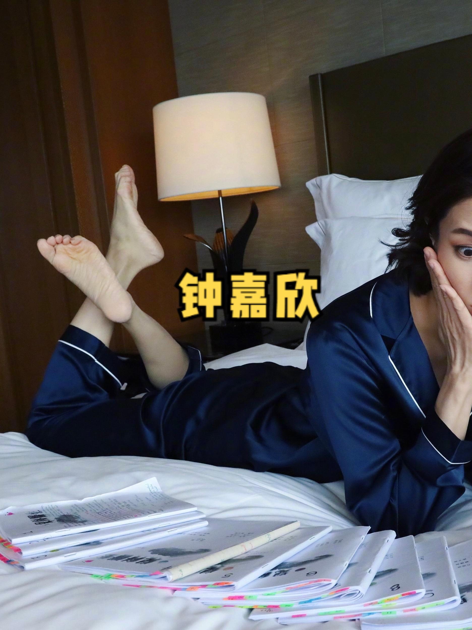 钟嘉欣。大长腿美女