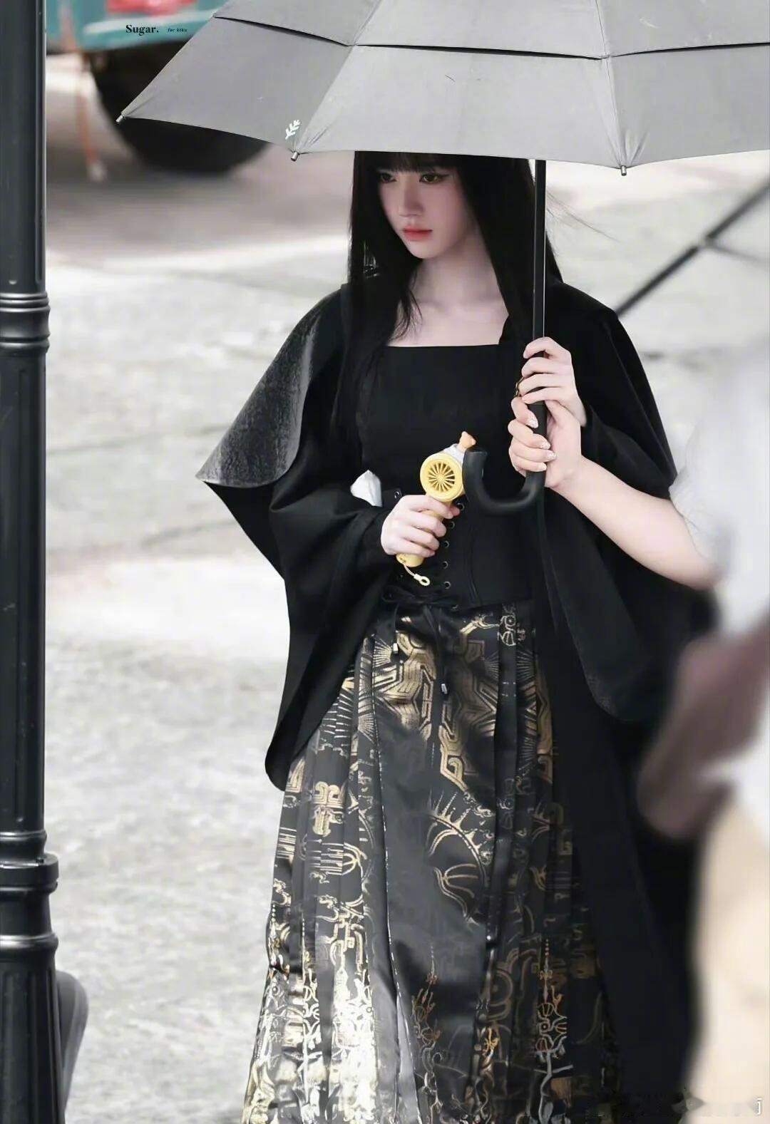 鞠婧祎黑长直造型太有富江味了