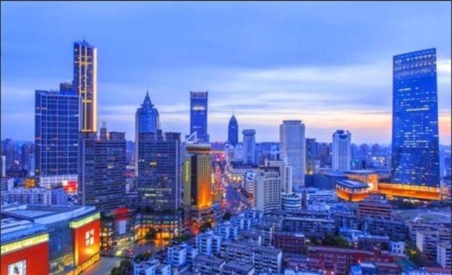 有个美国姑娘，来了一趟中国，回国后发了个帖子，说了一句话：美国人只有到了中国，才