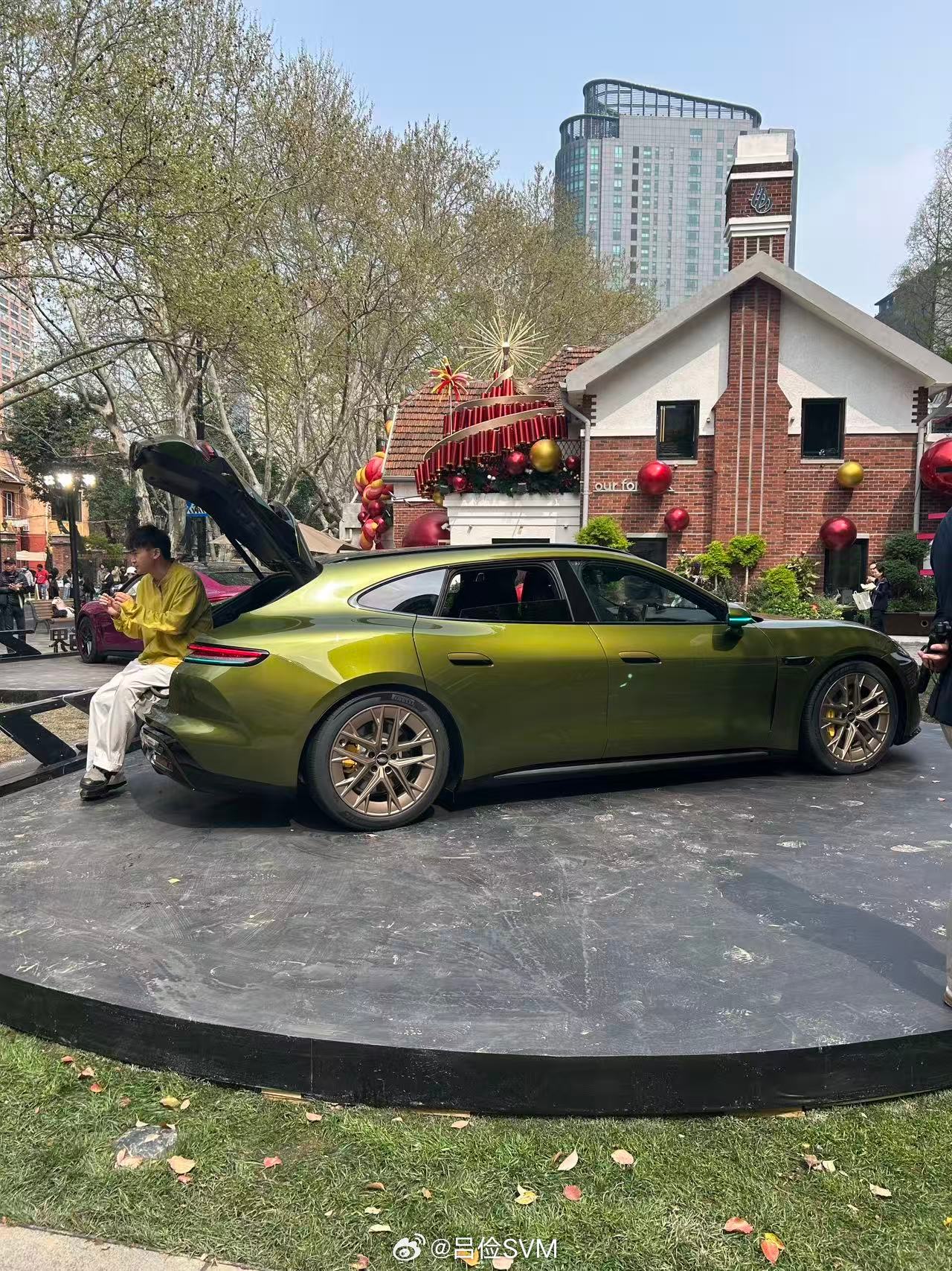 我同事发来的，巨V。