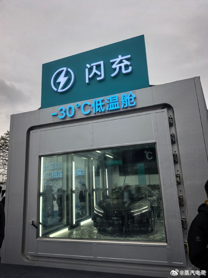 宁德时代去年部署巧克力换电、比亚迪今年铺设闪充站。2家世界上最具规模的电池企业，