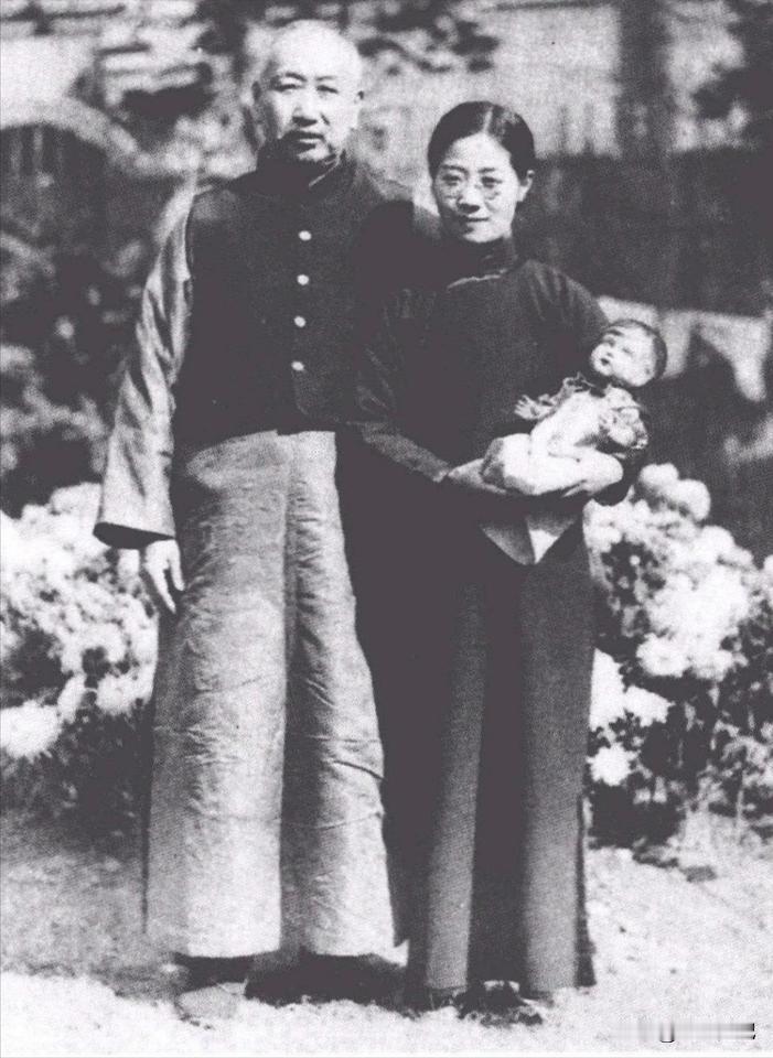 她等了个男人五年，人家一回国就把她甩了。她哭了整整两天。第三天擦干眼泪，不嫁了。
