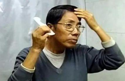 2000年，哈尔滨一20岁小伙车祸离世，他的心脏被移植给了一位57岁大叔，不料，