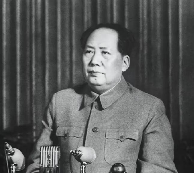 “拉出去枪毙!”1950年，毛主席一声大喝，周恩来和聂荣臻惊得连忙从沙发上站起来