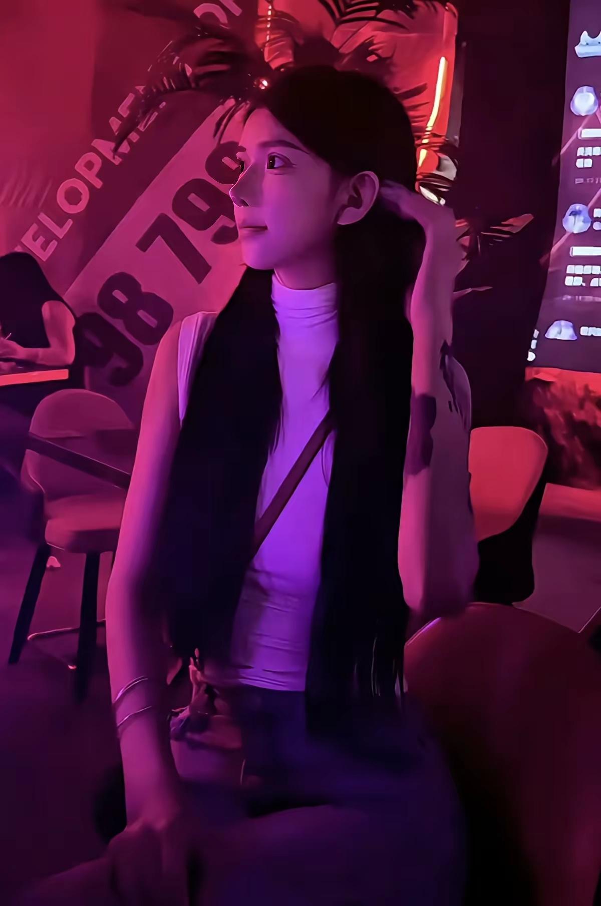 好好的一个人就这么废了。这群人真的是畜生，还有就是这女孩你也太傻了吧，好好的中