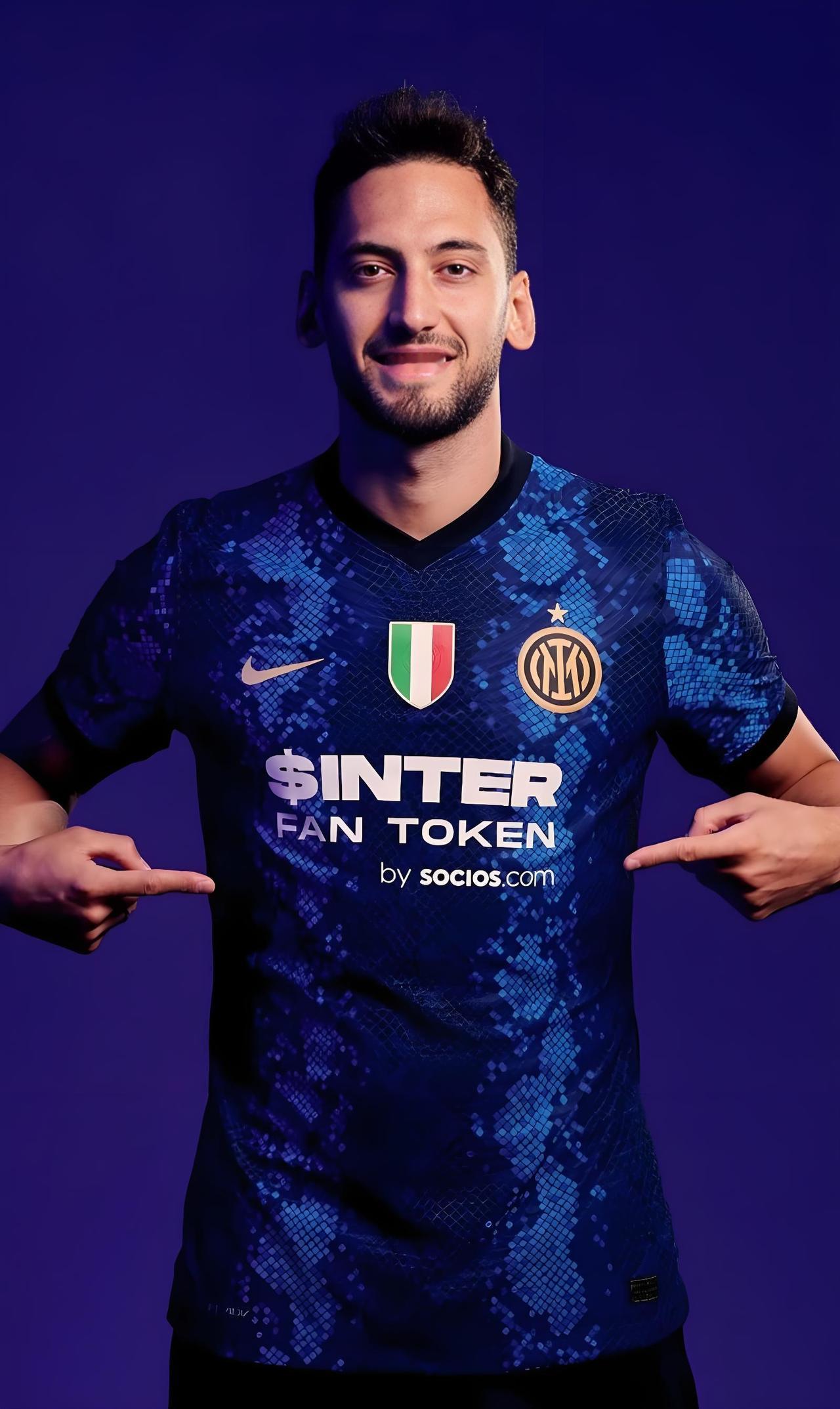 瓜罗表示:国际米兰需尽快敲定恰尔汉奥卢的未来，这位土耳其中场的合同将于2027年