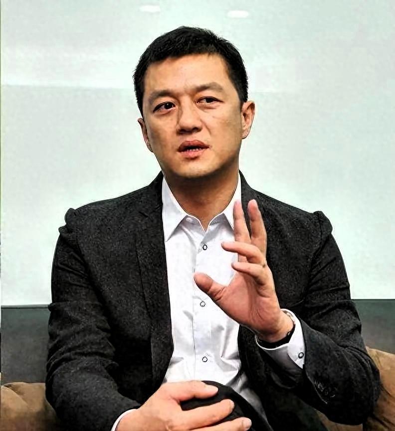 同事知道李亚鹏离婚后，说了一句话。​他说:“作为新疆人，我是非常佩服李亚鹏的，