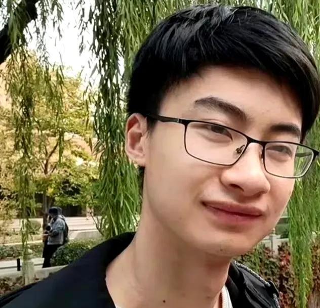 泪目了！庞众望，也是一个让人心疼的孩子！出身贫困农家，父亲瘫痪在床，母亲身患