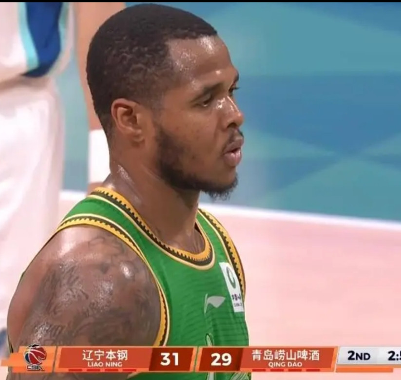 亨特这种外援辽宁队是怎么选来的呢？在场上就跟半身不遂似的，速度奇慢，就亨特这速度