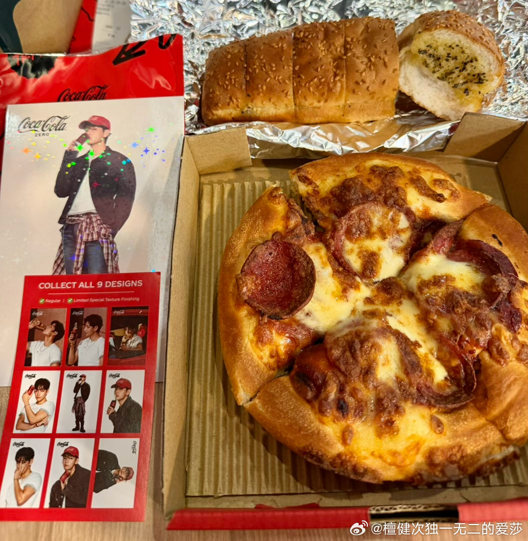 每日一餐分享[比心]每日一餐分享今天和好友去吃披萨～​​​