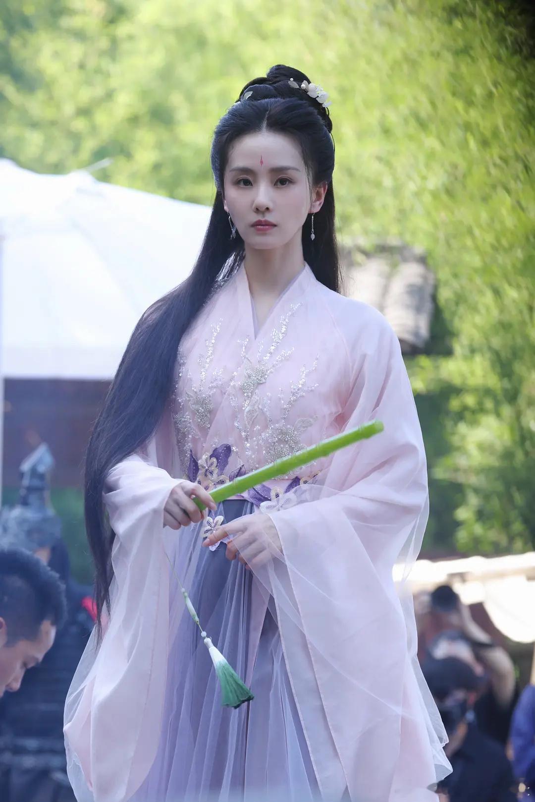 刘诗诗这组东方淮竹生图，看着自然又很仙啊，小，正正好好，很漂亮​​​