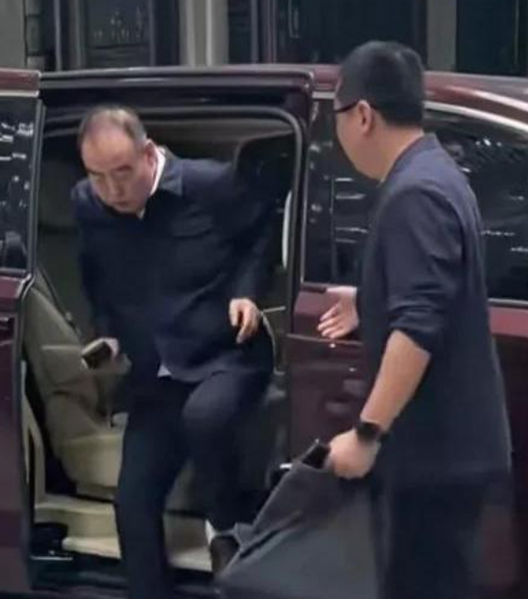 陈凯歌陈红现身深圳：昔日轰动恋情主角，如今现状如何？