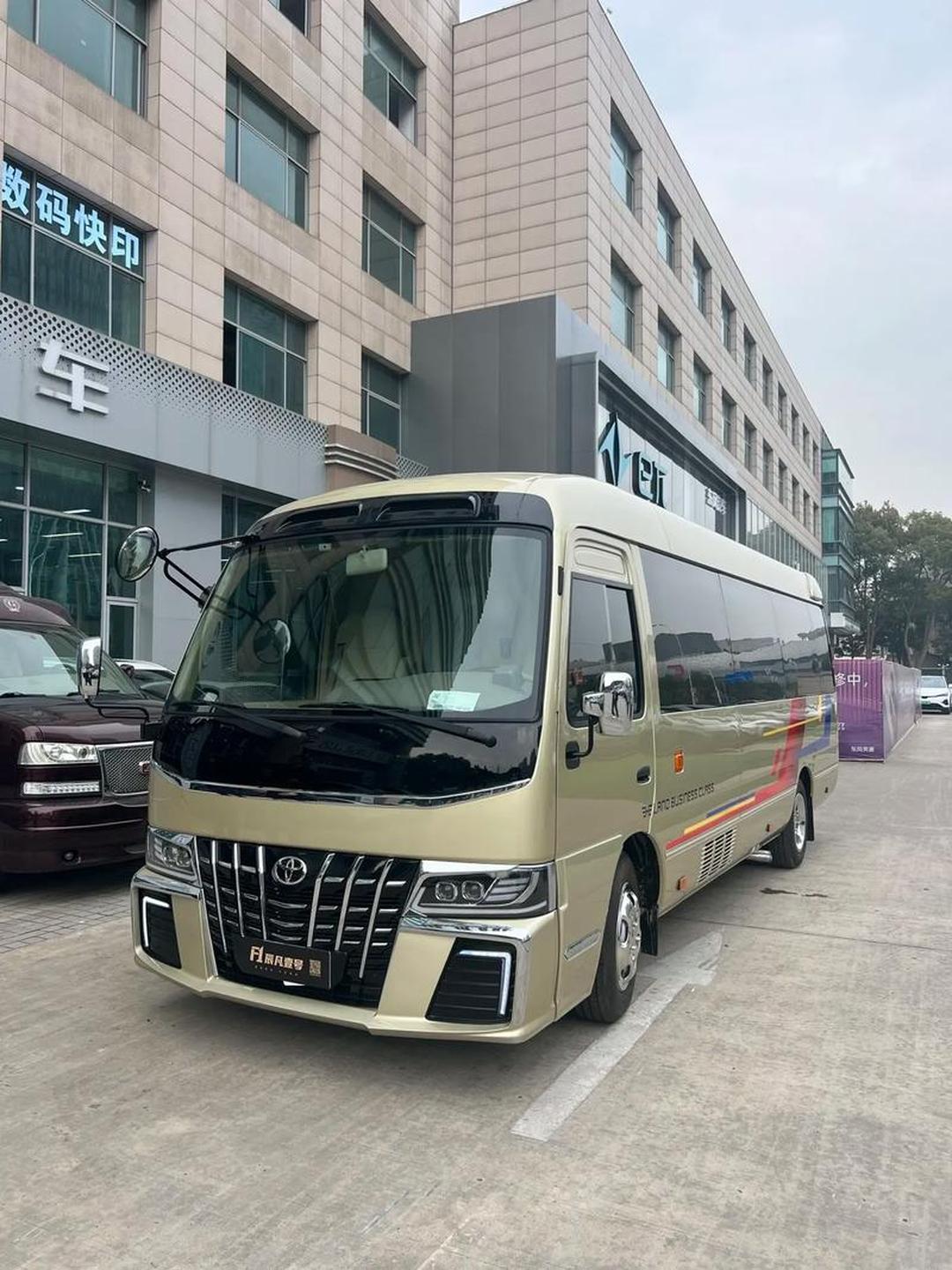 很难理解，我们为什么要把考斯特当成接待用车？我上次开了一次考斯特，上面拉了20