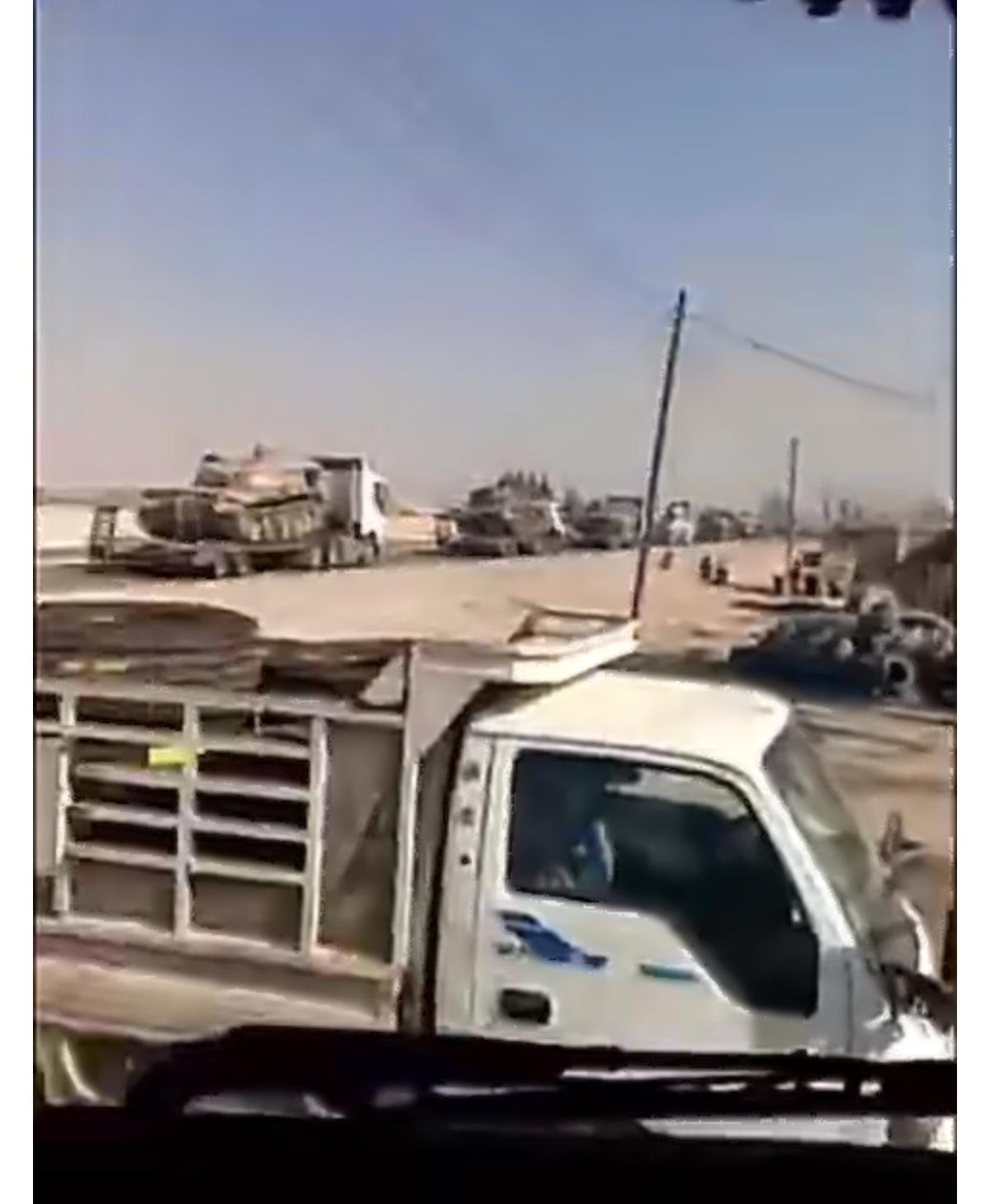 朱拉尼向叙利亚东部代尔祖尔省派遣了一支装甲部队，可以看到至少10辆坦克。叙