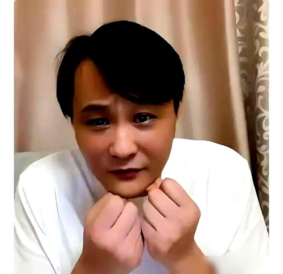 看着闫云达直播间那股子拼命想证明什么的劲儿，我心里竟有些发酸。那是被“抛弃感”