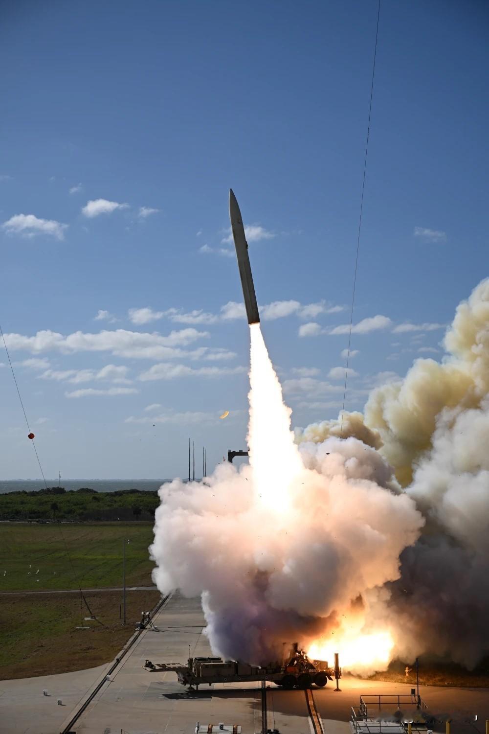 美日菲又来盯梢中国沿海？无人机接连坠海，中国白菜价导弹亮剑！最近啊，美日菲