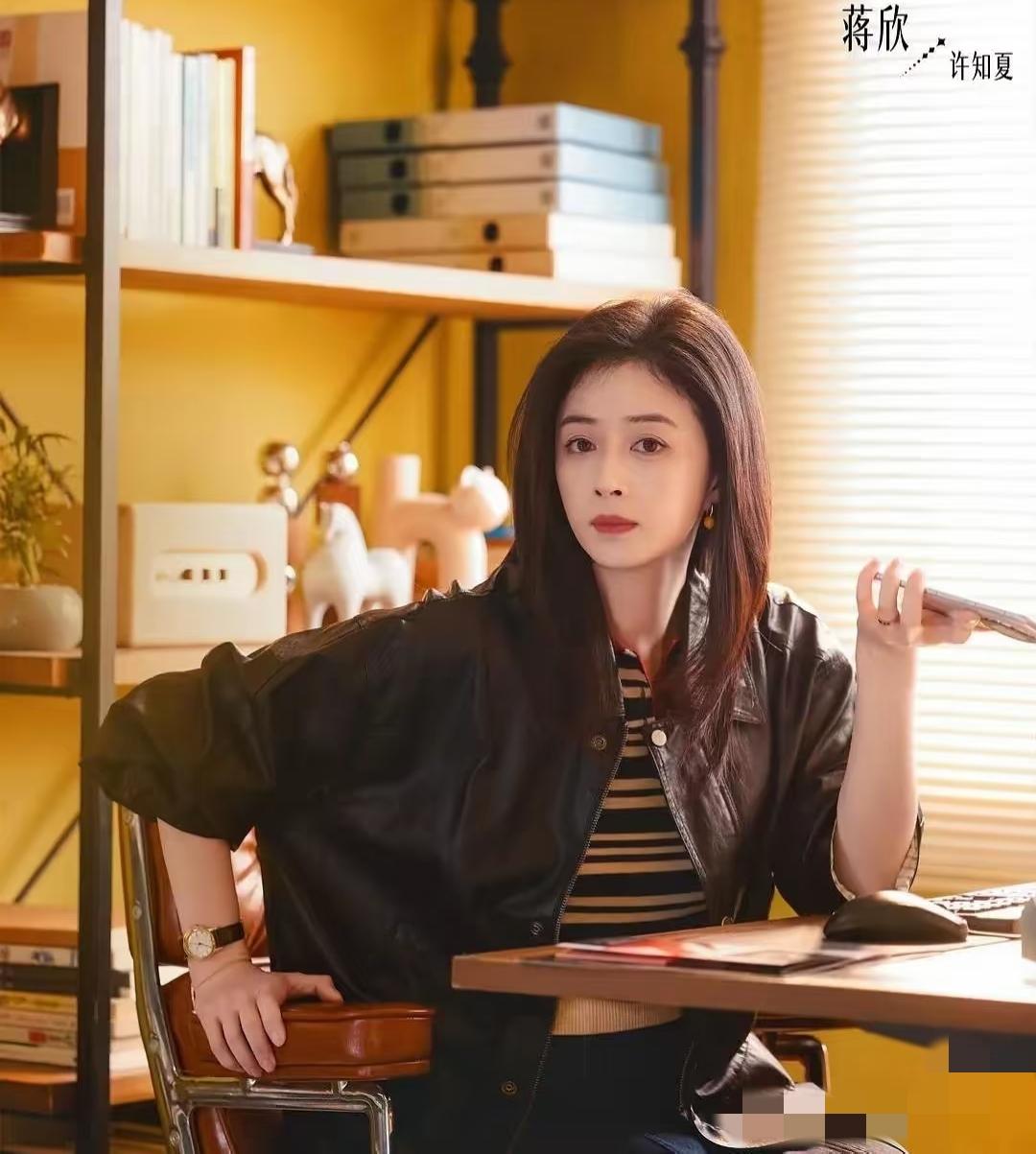 蒋欣真的很厉害！今年42岁的她！虽然不怎么参加综艺！但在演艺圈的成绩斐然，