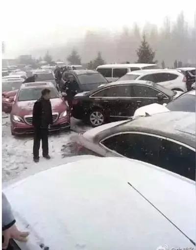 从济南这场大雪说起。济南这场大雪，把群里自驾济南的车友堵在了济南高速上。据车友传