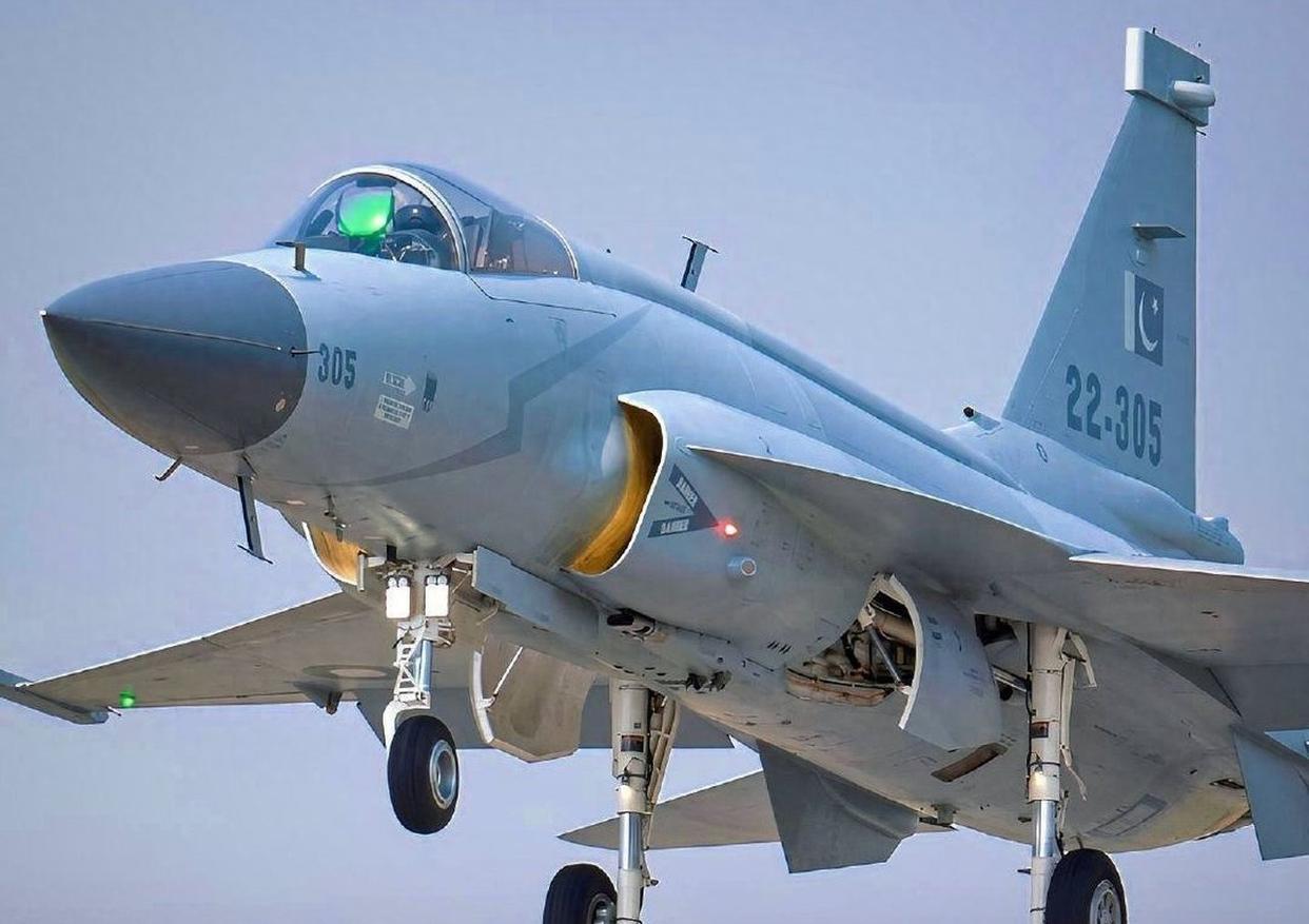 阿塞拜疆证实收到五架“枭龙”，46亿美元订单稳了，中国再次躺赚在大概一个月前，