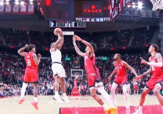 神的武器！小卡超级后仰跳投2+1打进绝杀火箭！火箭最后时刻的防守策略，着实