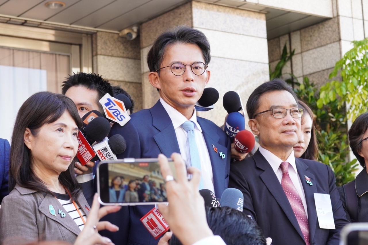 【决战蓝党魁】贺郑丽文当选　黄国昌：民众党会继续推联合政府梅花新闻网洪子苓