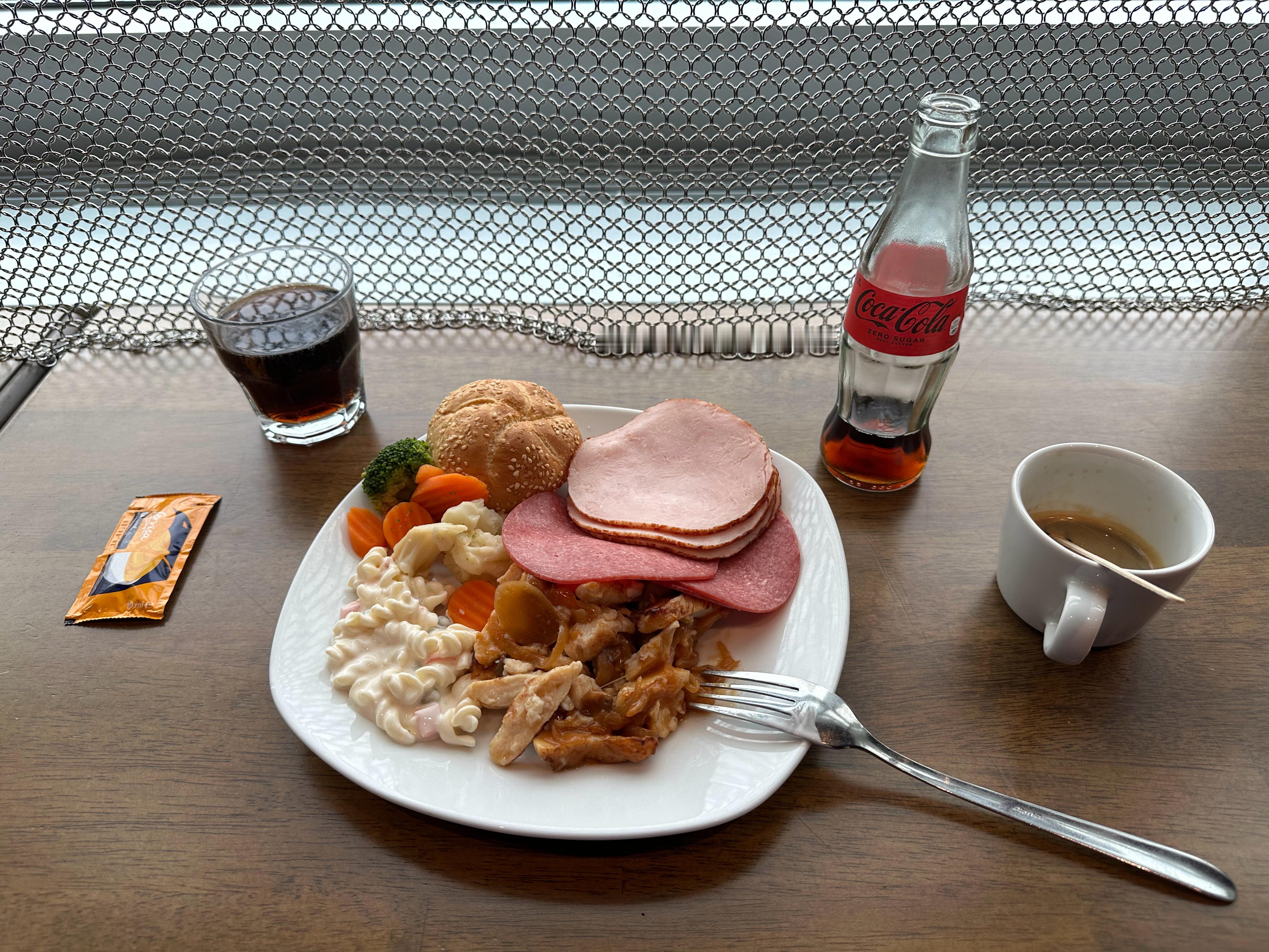 法兰克福机场T2登机口前的PrimeClassLounge真不错，离登机口就2