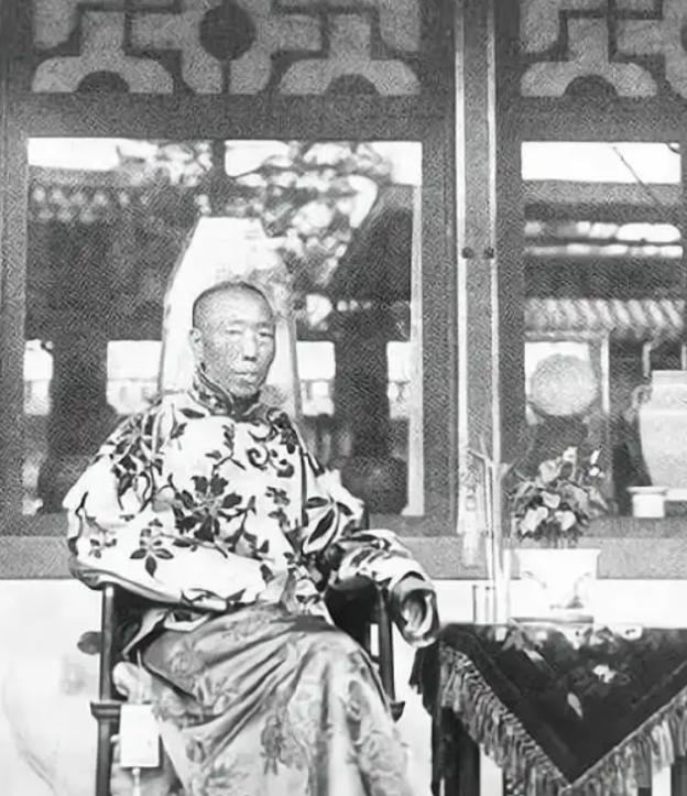 1908年，慈禧太后死后，李莲英便失去了最大的靠山，为慈禧守孝100天后，李莲英