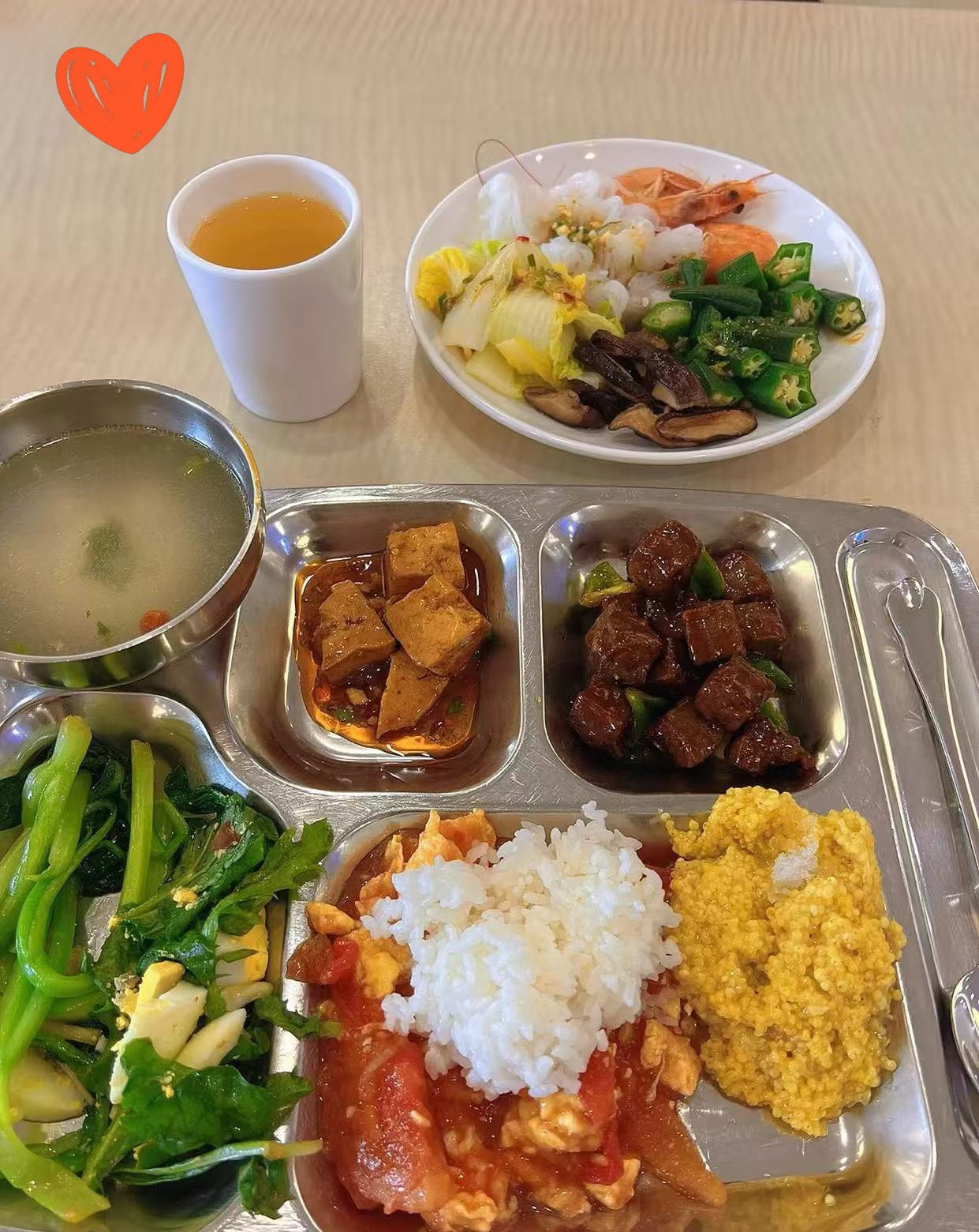 家人们快帮我看看！这个快餐20一份，就在我家楼下新开的快餐店买的，大家觉得以现在