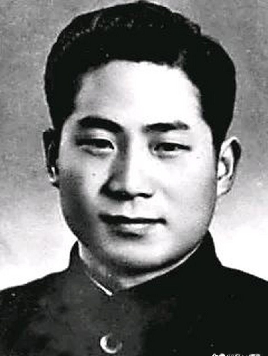 1948年4月18日，地下党员李维嘉接完头，正要回家，一个小姑娘却偷偷朝他摆手，