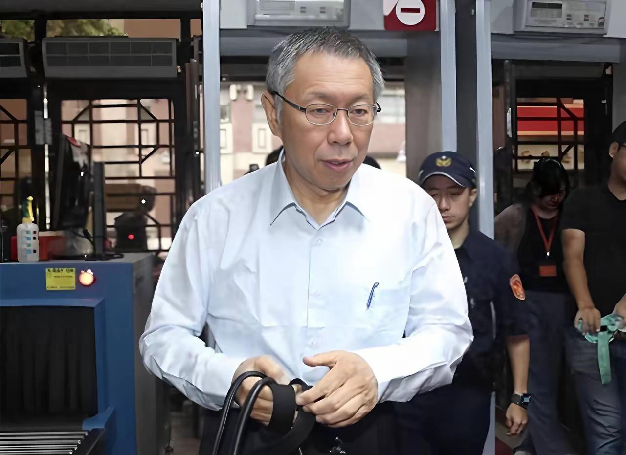 柯文哲指定蔡壁如准备接民众党主席，黄国昌出局。很多人以为柯文哲是在为党的未来