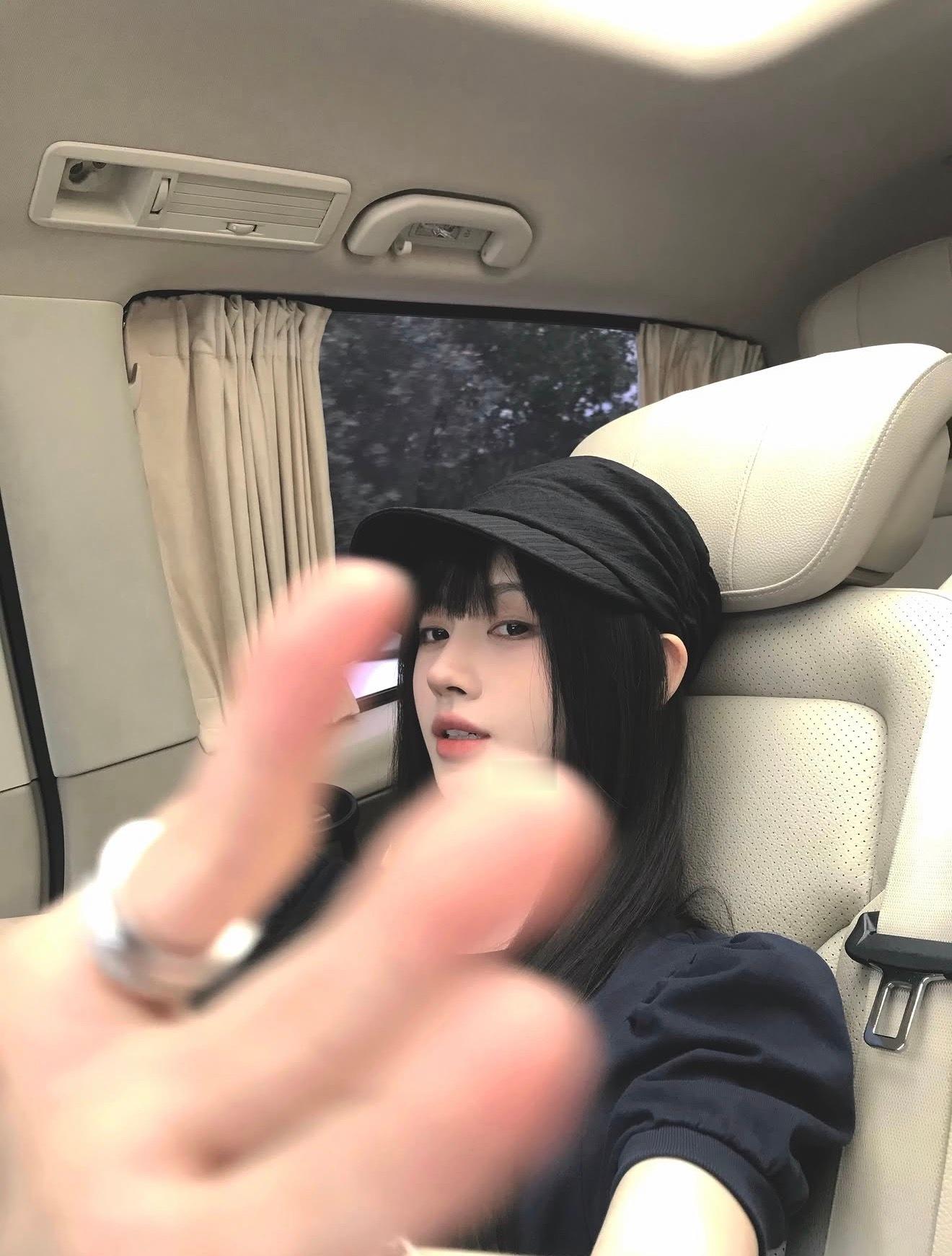 鞠婧祎黑裙look好乖很萌呀姐姐