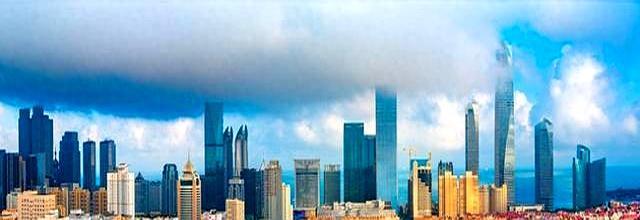 青岛AB面大揭秘：一边是啤酒蛤蜊的悠闲，一边是无人码头与复兴号的工业狂飙，美国日