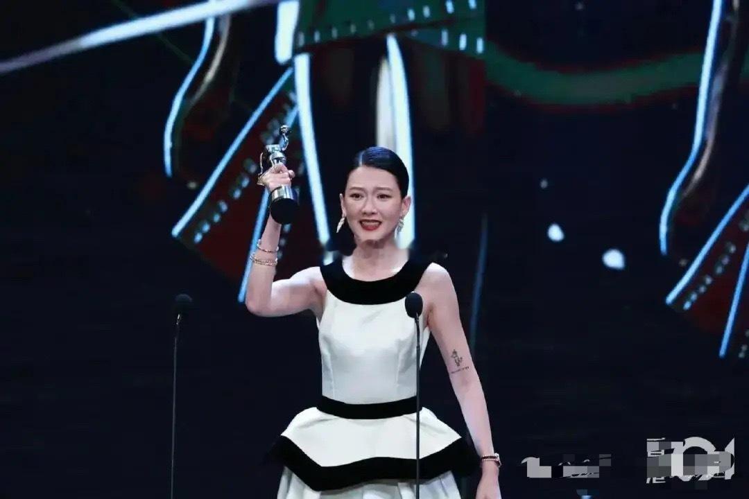 刘嘉玲的预言再次成真。 她早就吐槽过： 金像奖的影帝，不是姓刘，就是姓梁，要不然