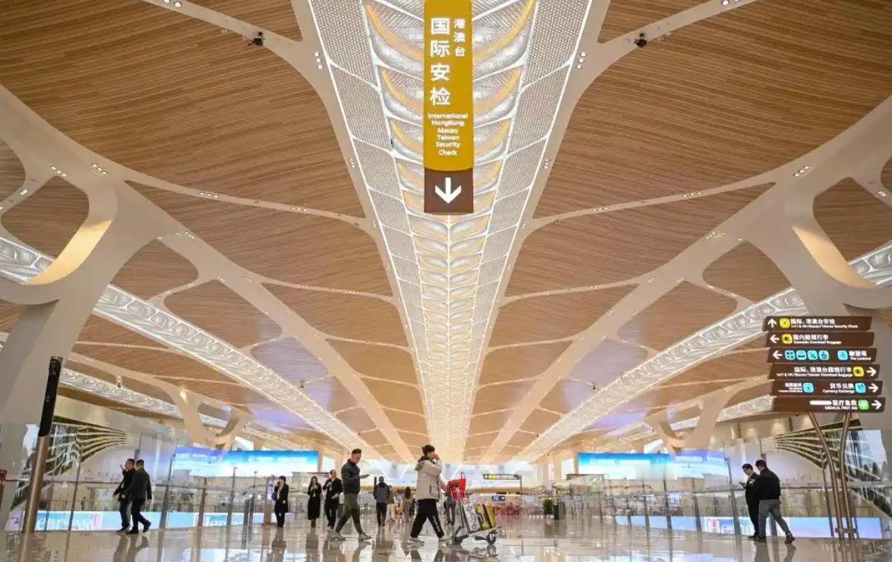 1.65亿人“用脚投票”，广东证明人口才是王牌！哪些城市是年轻人首选？当全国