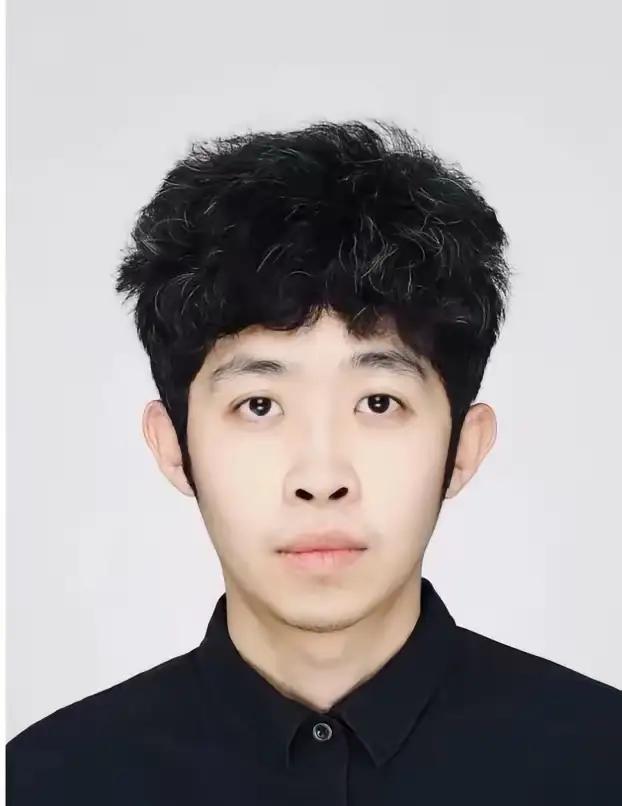 赵唯淞，1995年出生，籍籍贯黑龙江icon伊春。2013年以伊春市icon理科