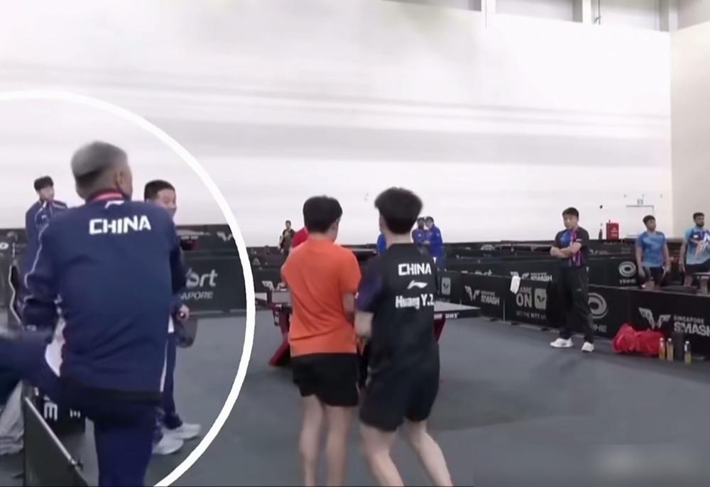 林诗栋之前的日子不好过。外战输得勤，还陷在冠军荒里，一退台就被动的老毛病，被批