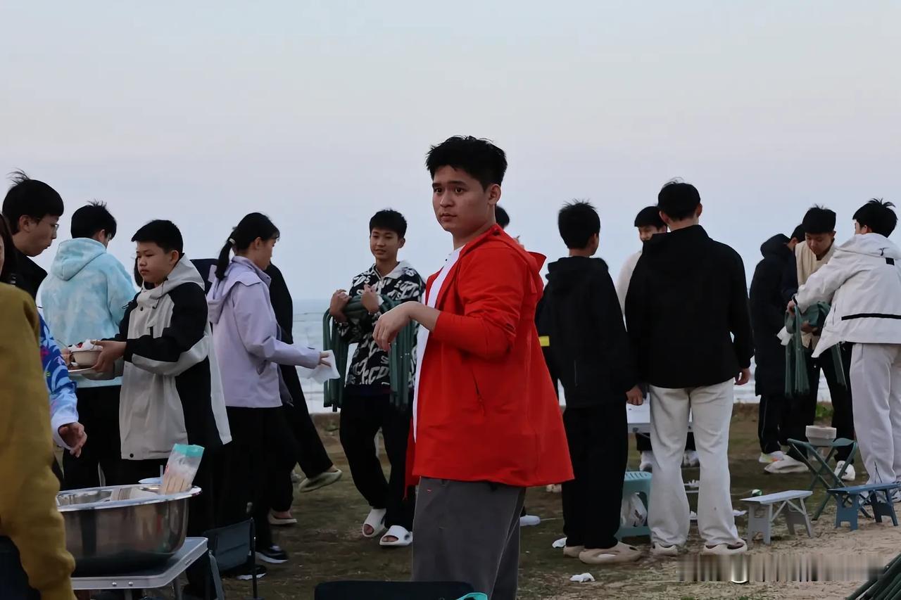 12月27日，林诗栋更新生活plog，并配文“2026越来越好”。他发了18