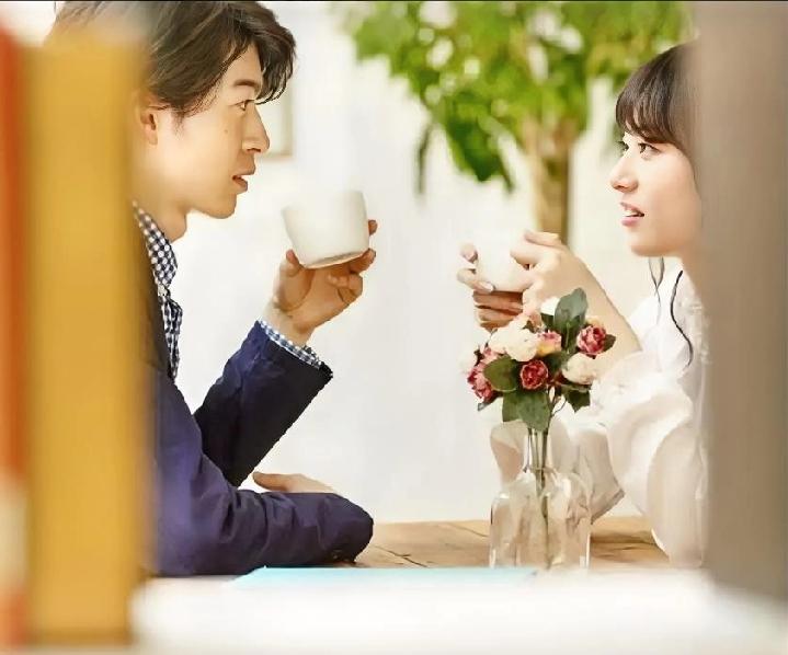 闺蜜人长得很漂亮，找对象眼光高，太挑剔，因此早已过了该结婚的年龄。后来经不住家